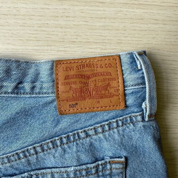 Levi's Premium 501 Button Fly W29 Light Blue Women Jean Shorts Frayed Distressed - Picture 3 of 9